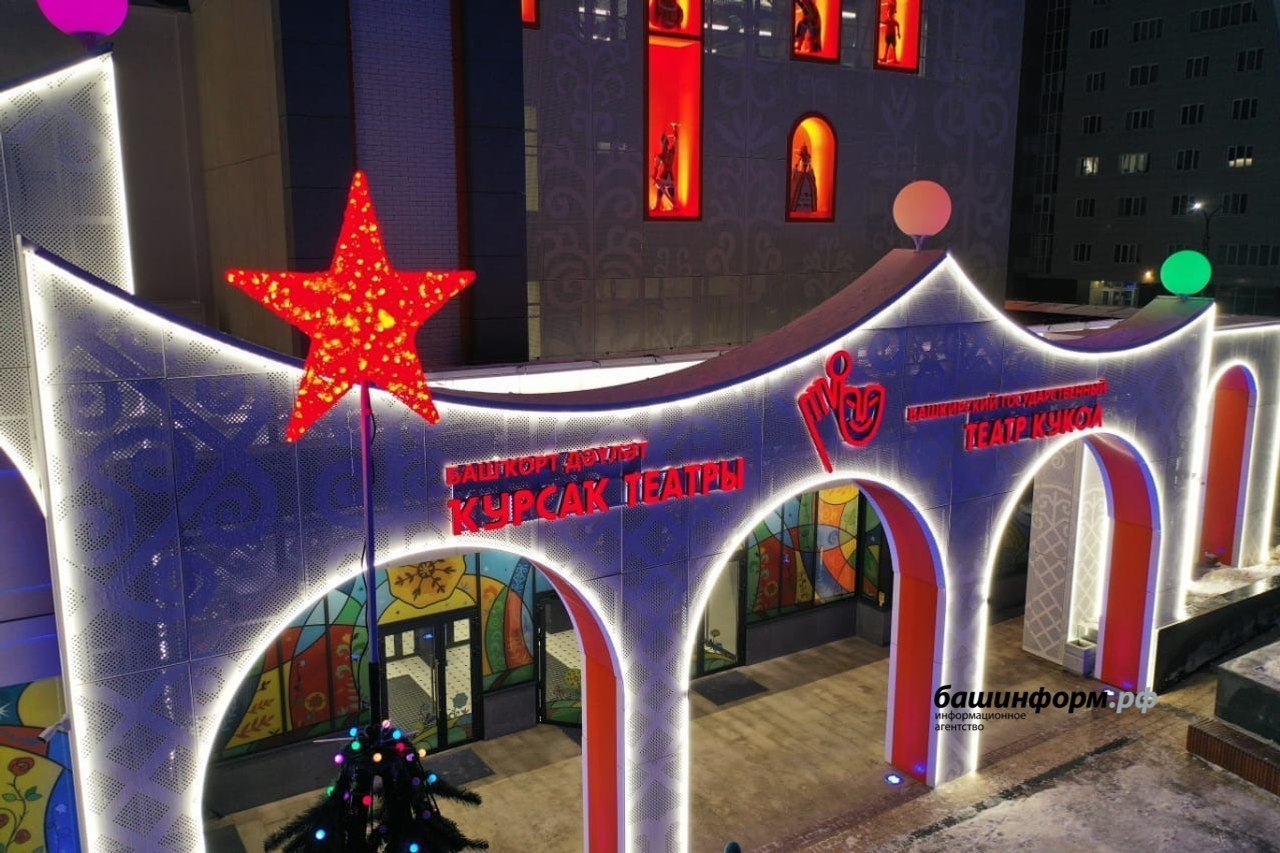 Театр кукол после реконструкции, входная группа