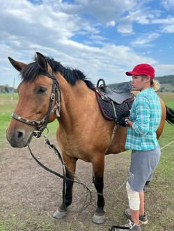 Семья в Башкирии открыла конный двор с иппотерапией