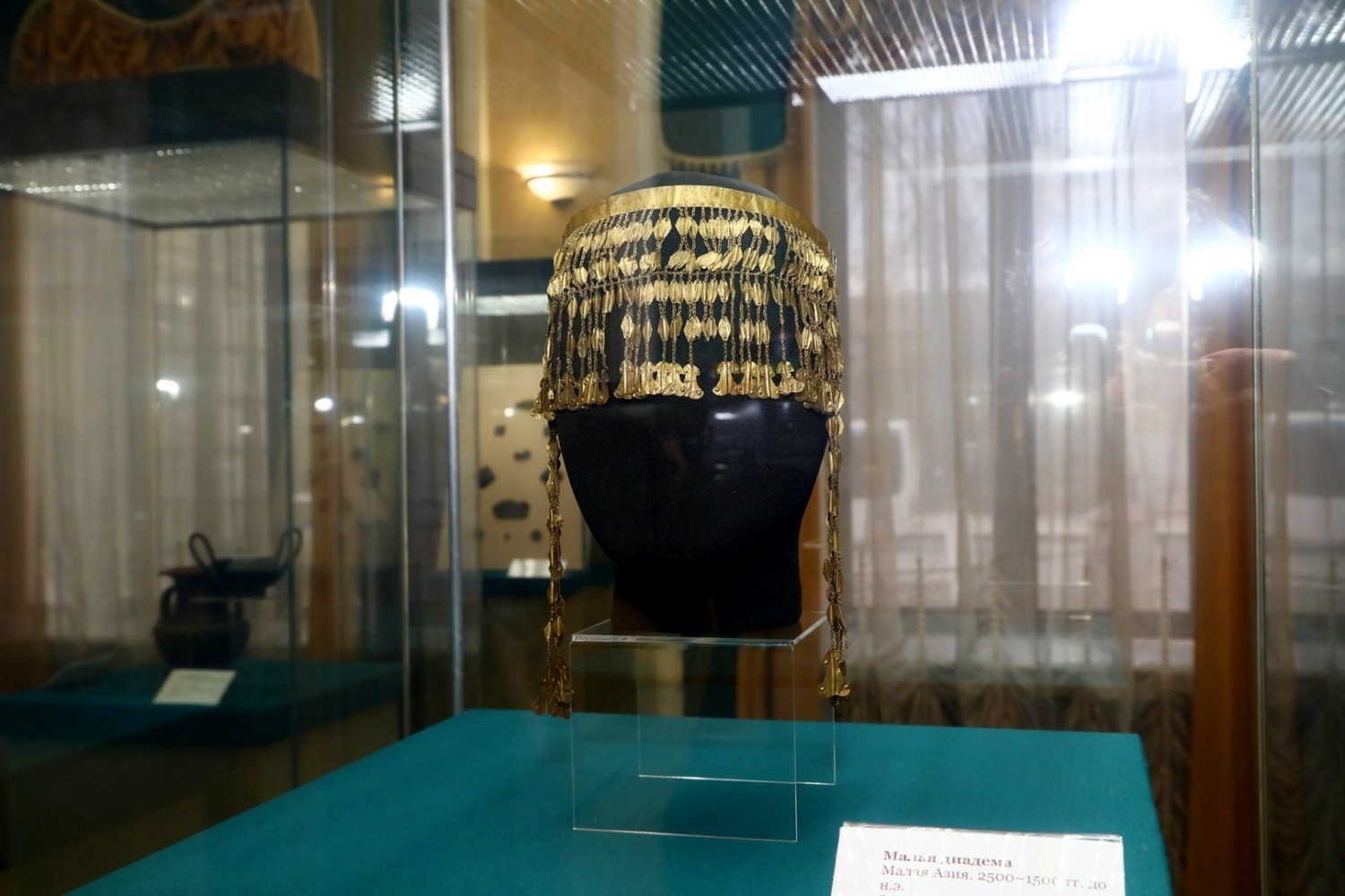 этот же убор на выставке в Уфе