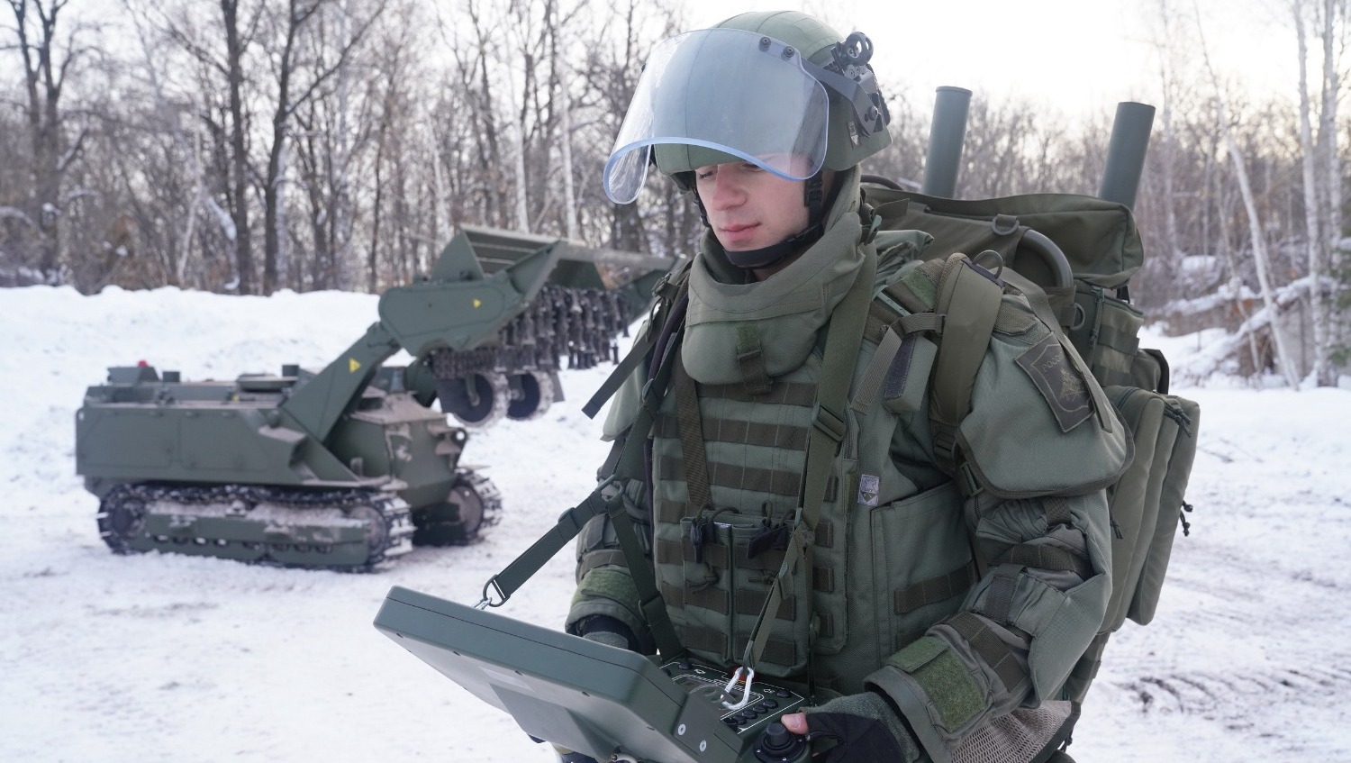 Олег Яровиков  Командир взвода разминирования лейтенант Сергей Абрамков.