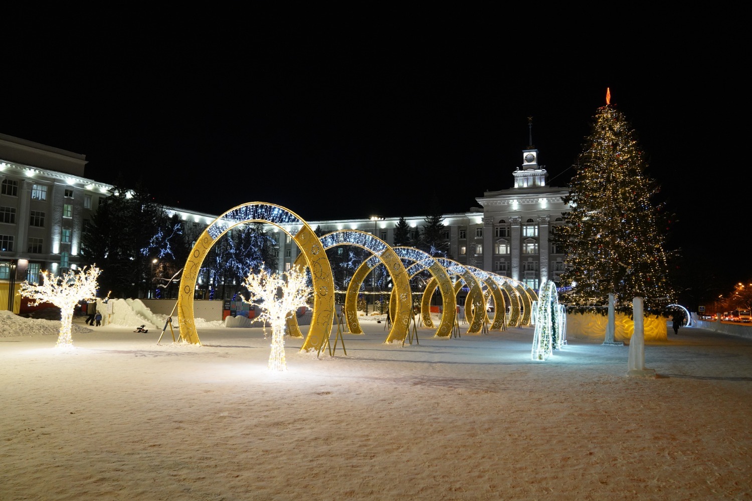 Олег Яровиков