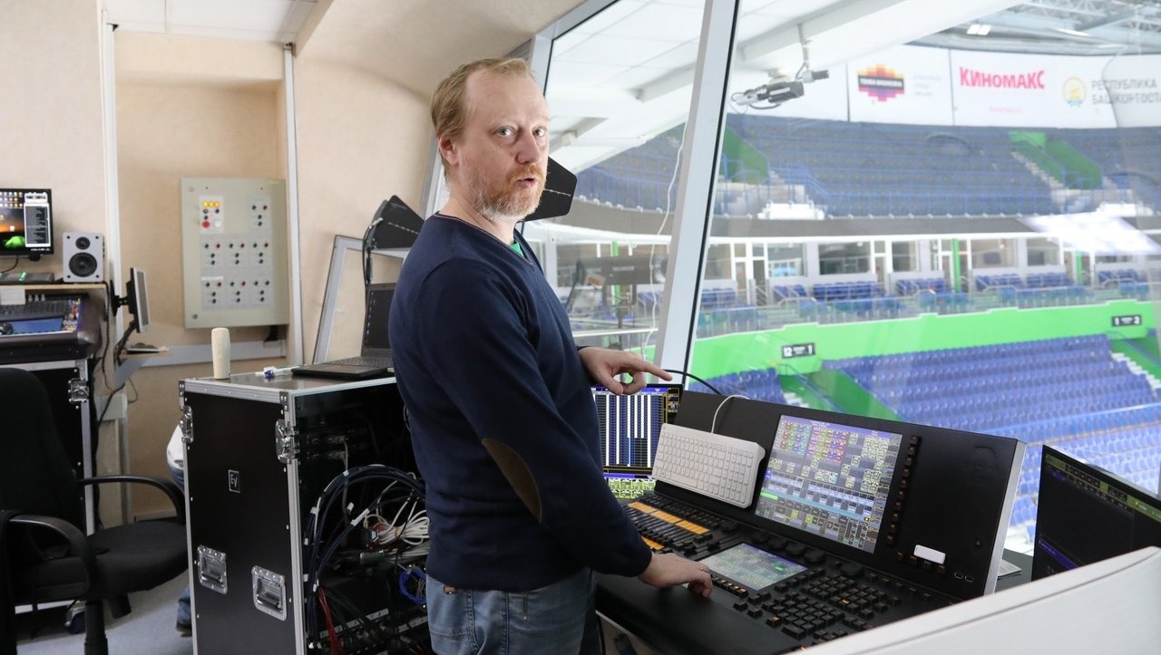 Валерий Шахов  Специалист по световому сопровождению "Уфа-Арены" Ян Прокофьев