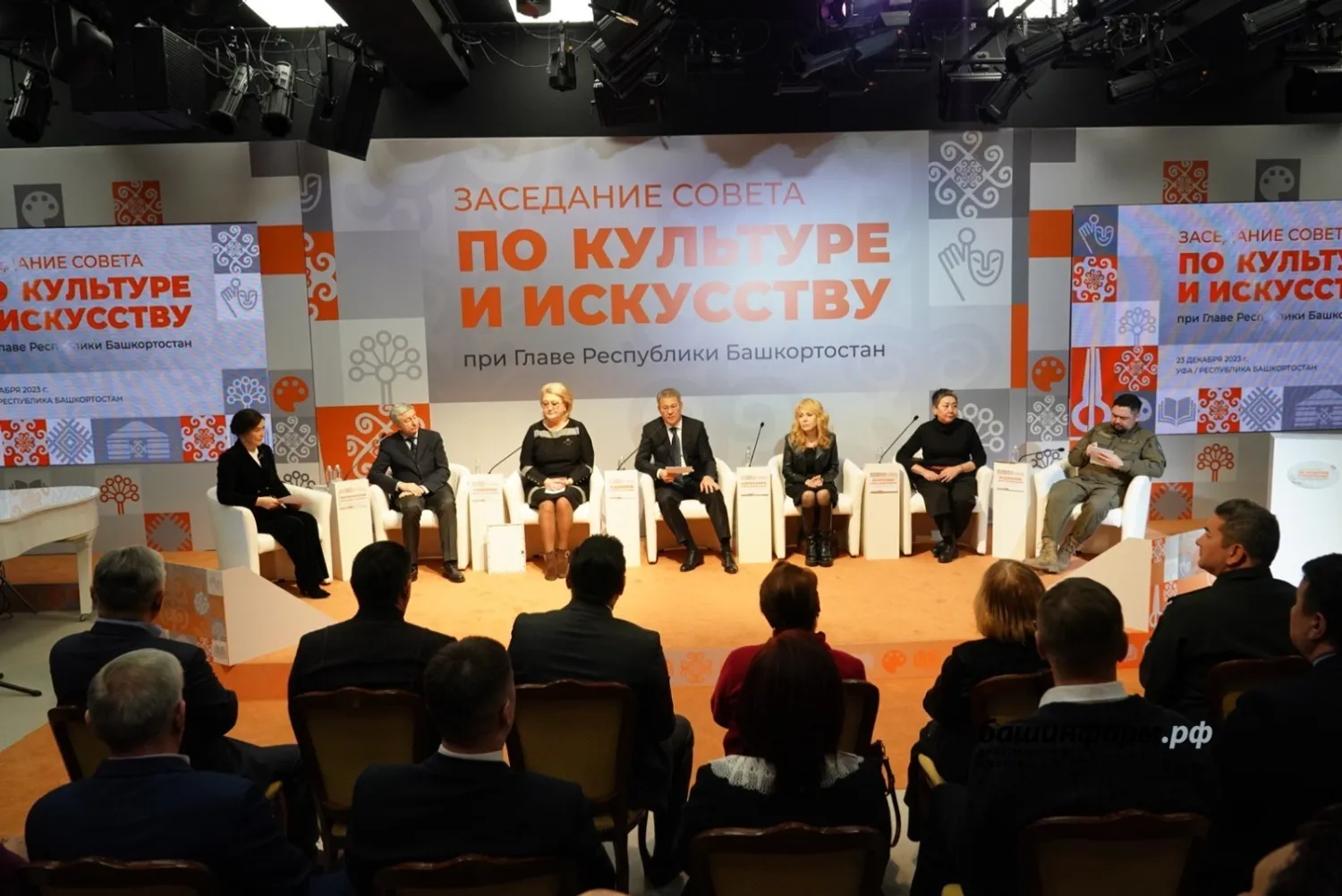 Олег Яровиков