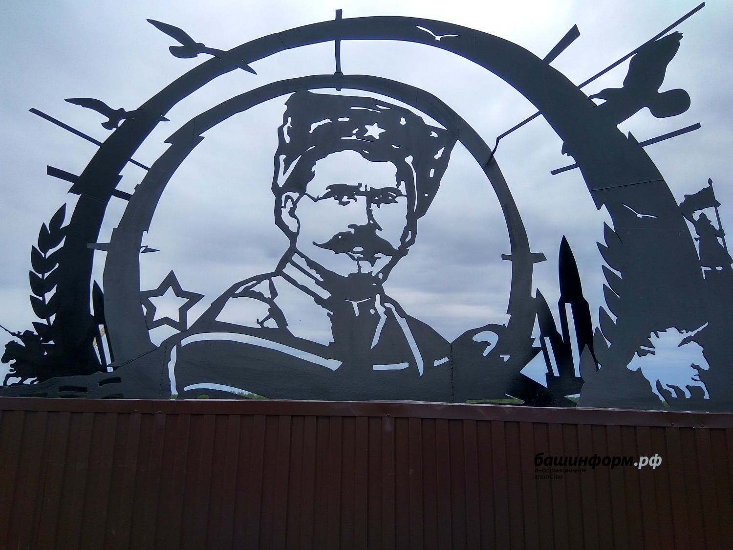 Олег Яровиков Памятник Василию Чапаеву, с. Красный Яр.