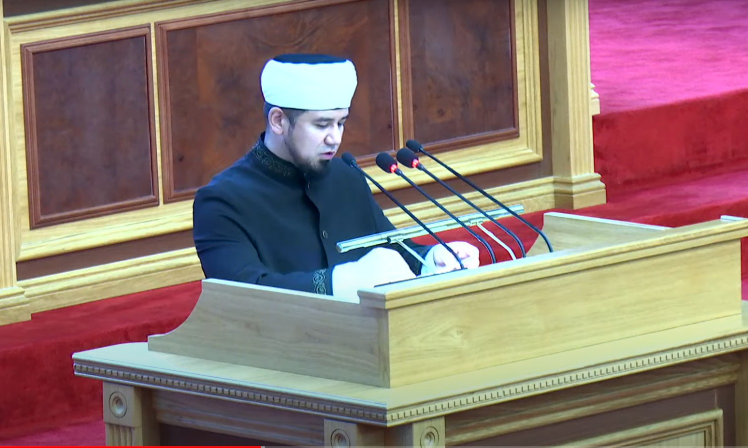 скриншот видео Айнур Биргалин