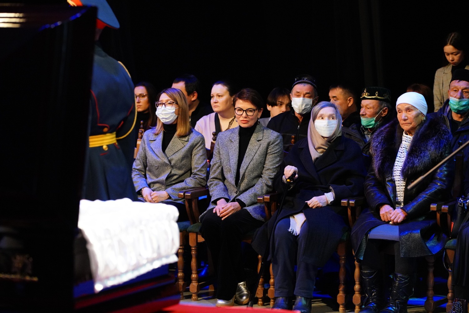 Олег Яровиков  Крайняя справа - сноха Фарзана Рахимова