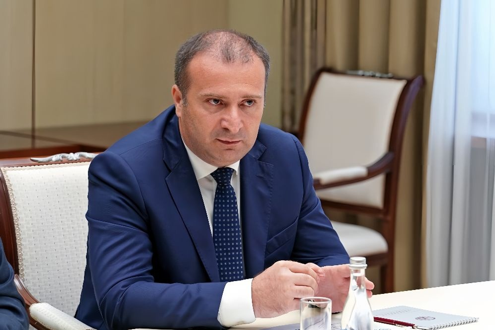 правительство РБ Роман Болотов