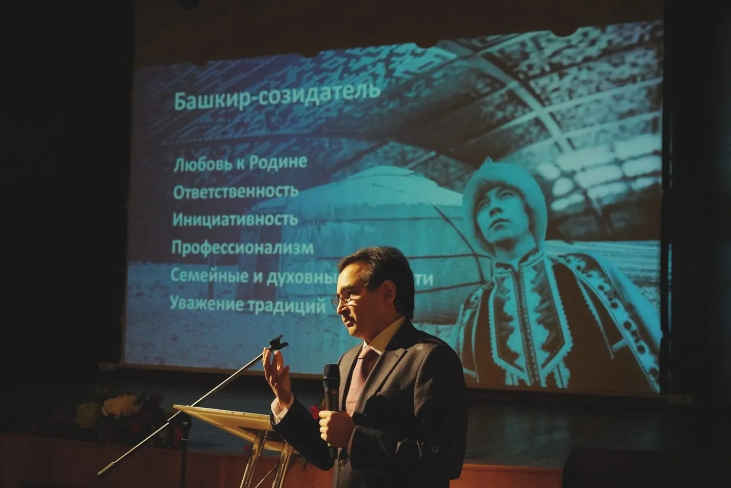 Олег Яровиков