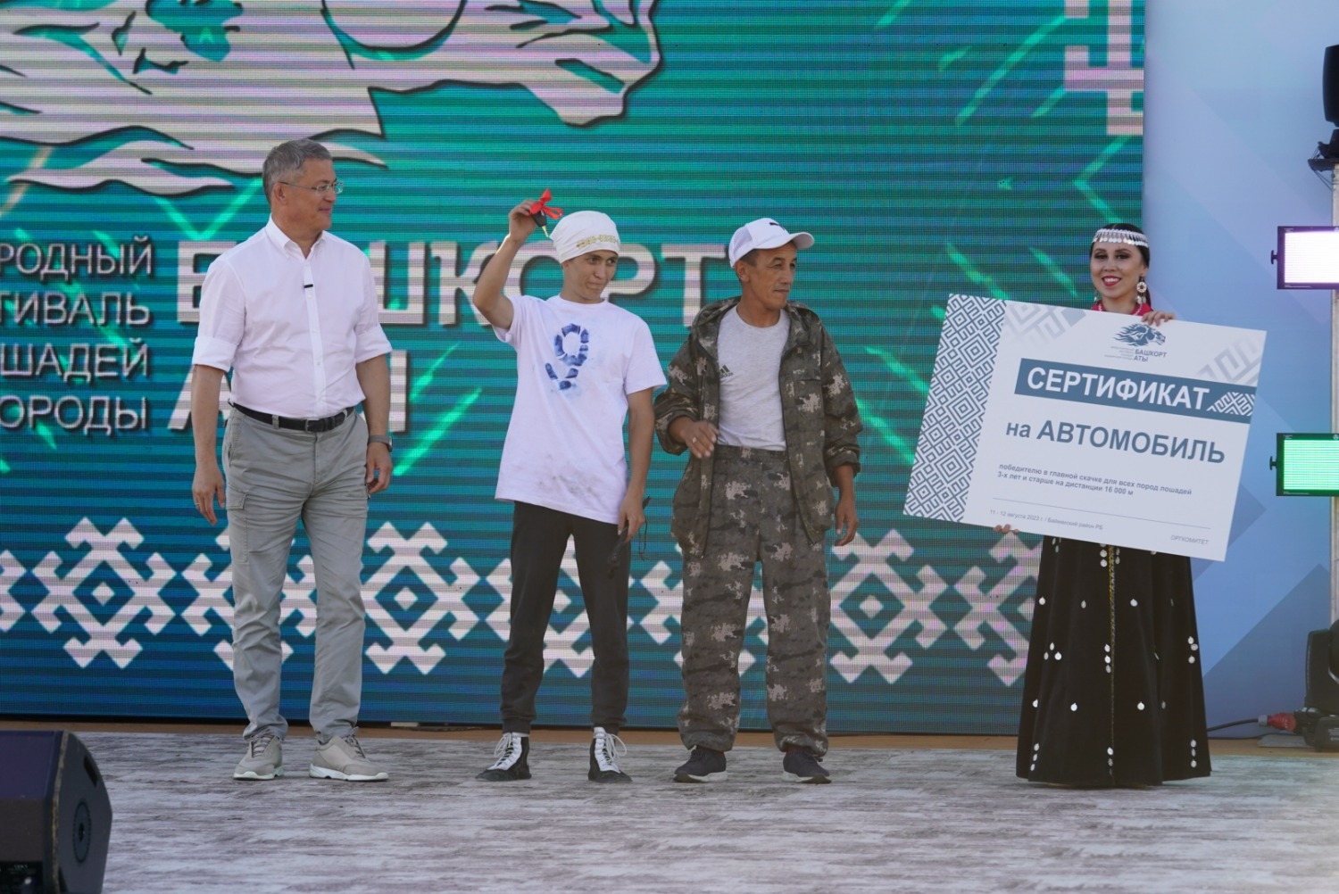 Олег Яровиков