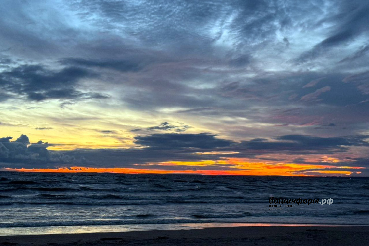 автор  Закат в Финском заливе (Комаровский берег)