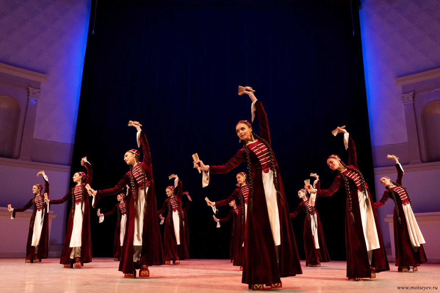 пресс-служба ансамбля народного танца имени Игоря Моисеева пресс-служба ансамбля народного танца имени Игоря Моисеева
