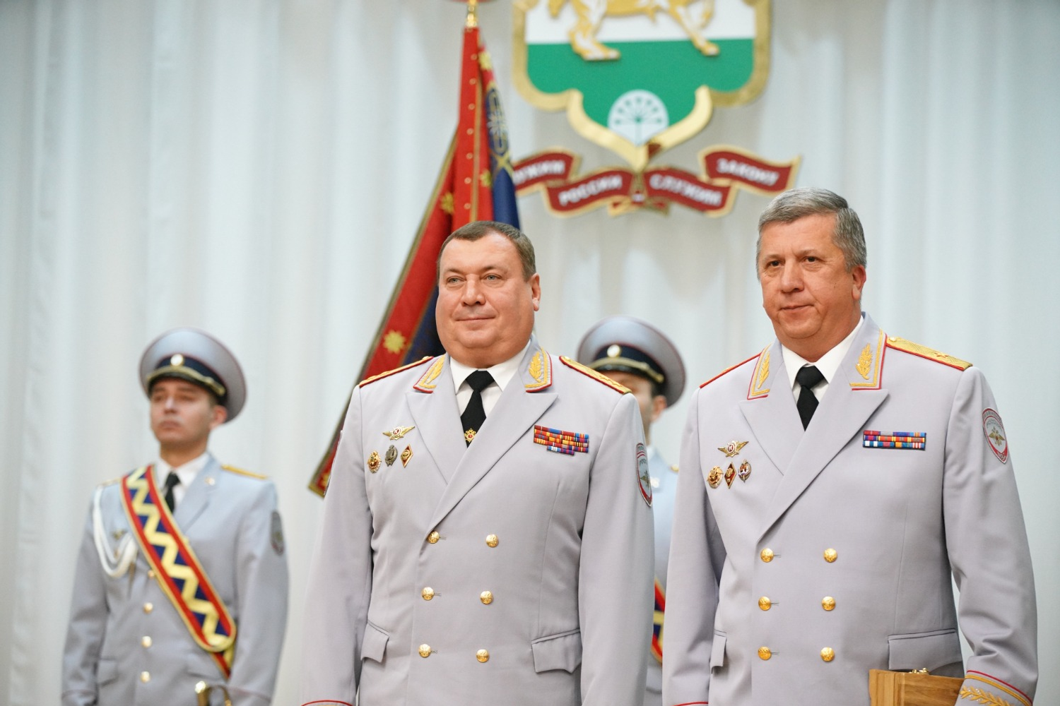 Олег Яровиков Генерал-майор полиции Артур Сайфуллин (справа)