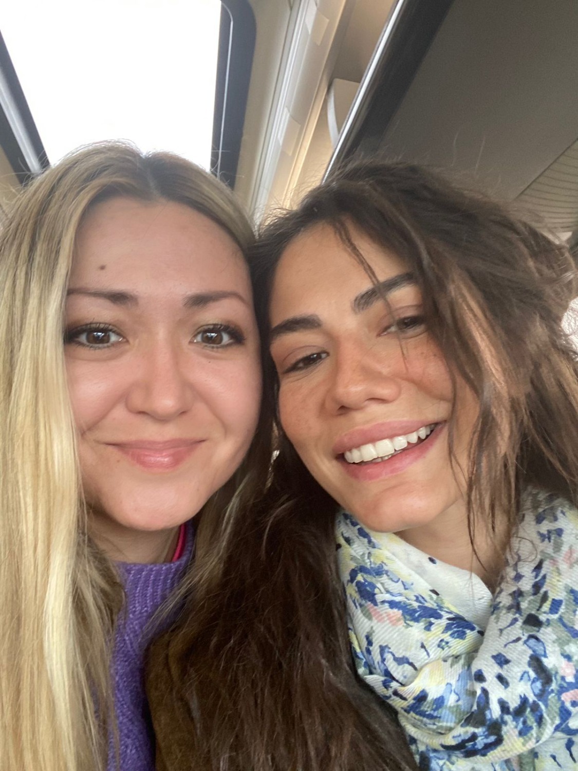 С турецкой актрисой Демет Оздемир