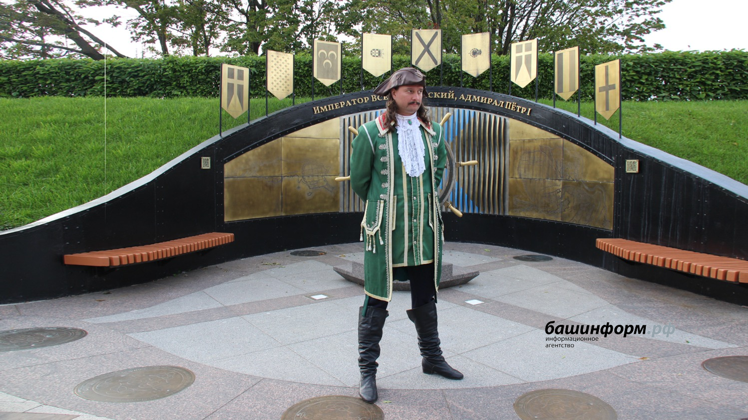 автор  Аллея героев в парке «Остров фортов» в Кронштадте