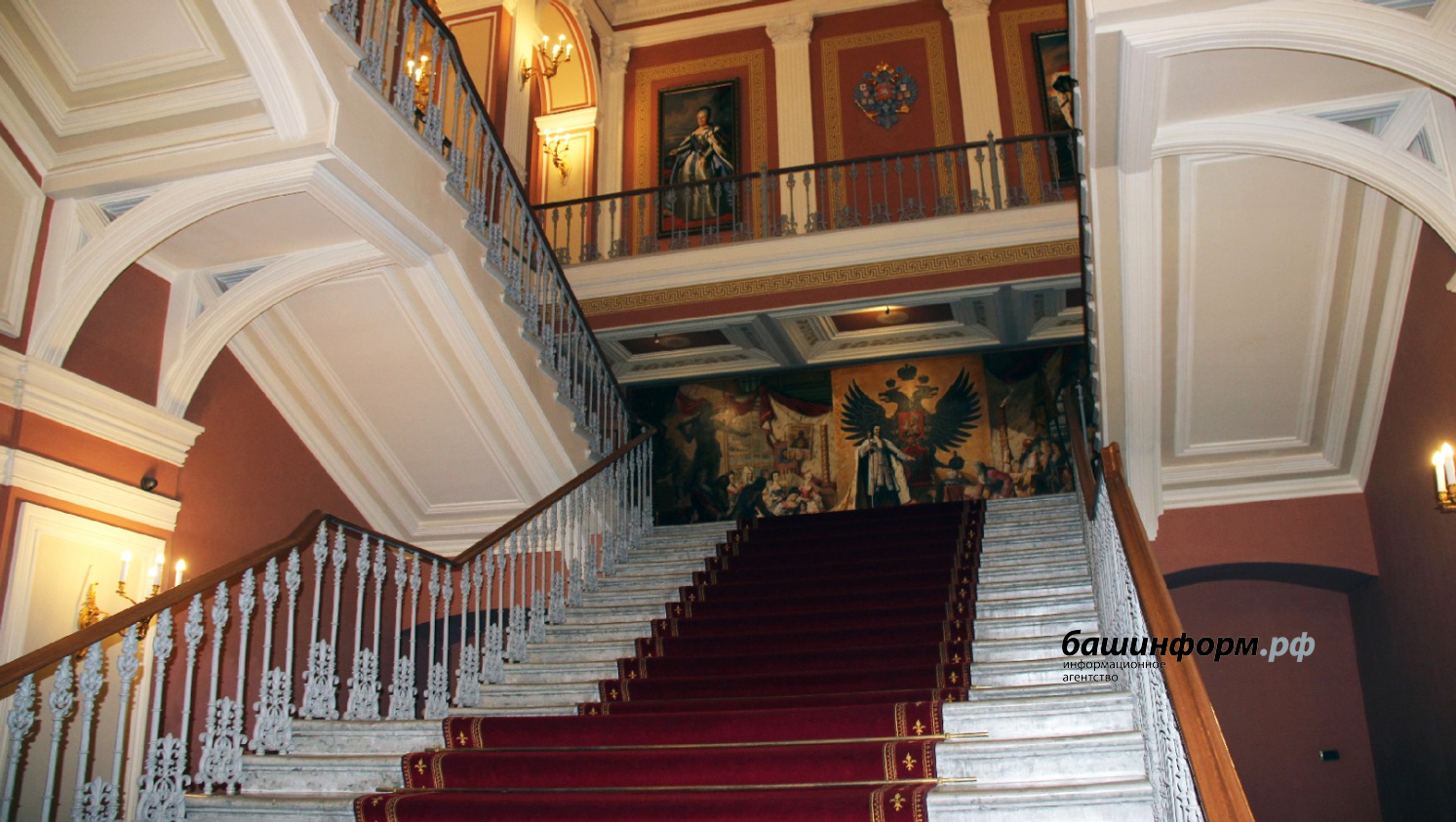 автор  Парадная лестница дворца Елисеевых
