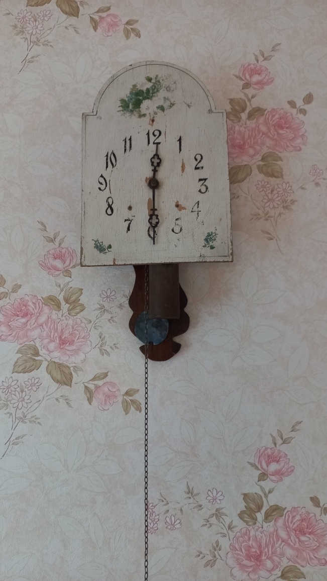 Настенные часы Надежды Крупской