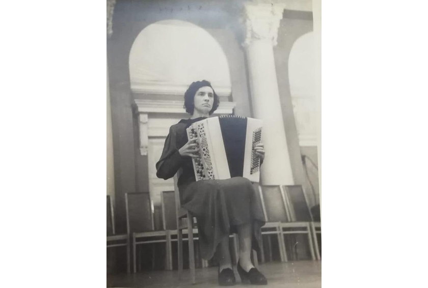 из личного архива  Мама артиста Нина Павловна Овчинникова