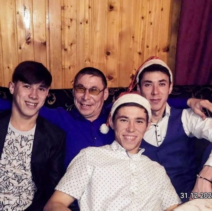 архив  семьи Абдуллиных Старшие сыновья с отцом