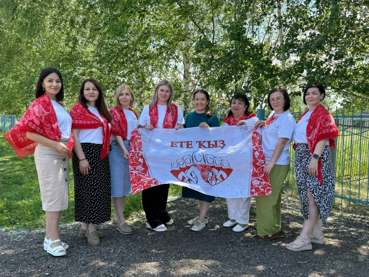 проект «Ете ҡыҙ» — «Семь девушек»