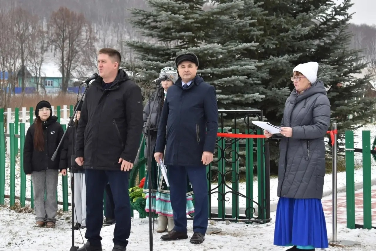 страница главы администрации Аскинского района Диниса Юсупова Вконтакте