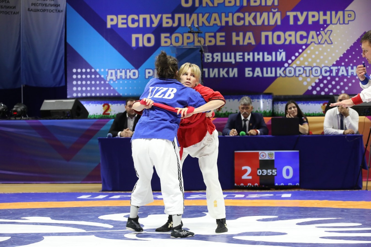 Валерий Шахов  Алена Фатыхов справа в красной куртке