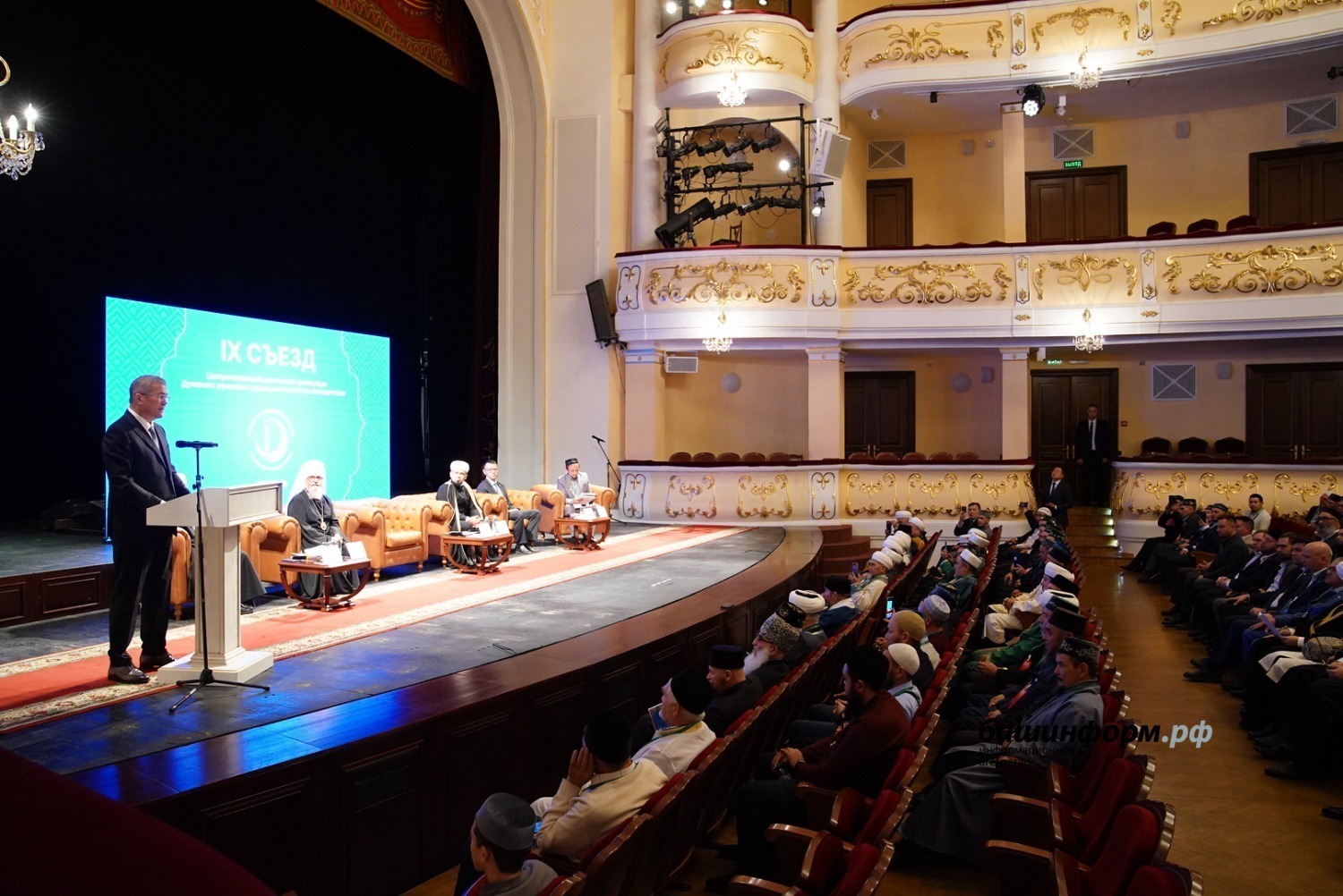 Олег Яровиков