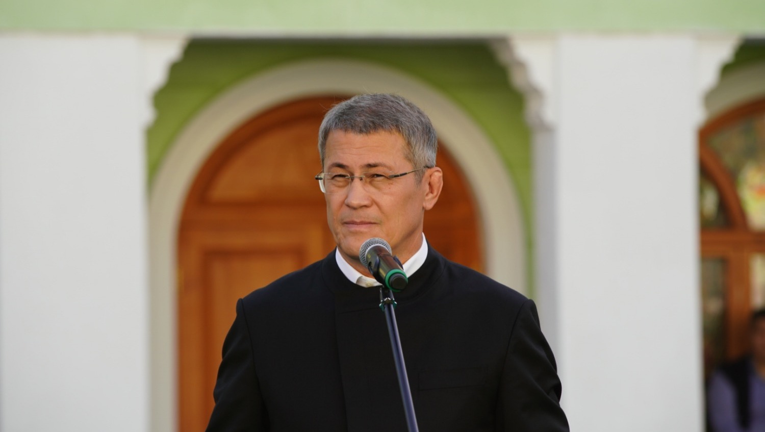 Олег Яровиков