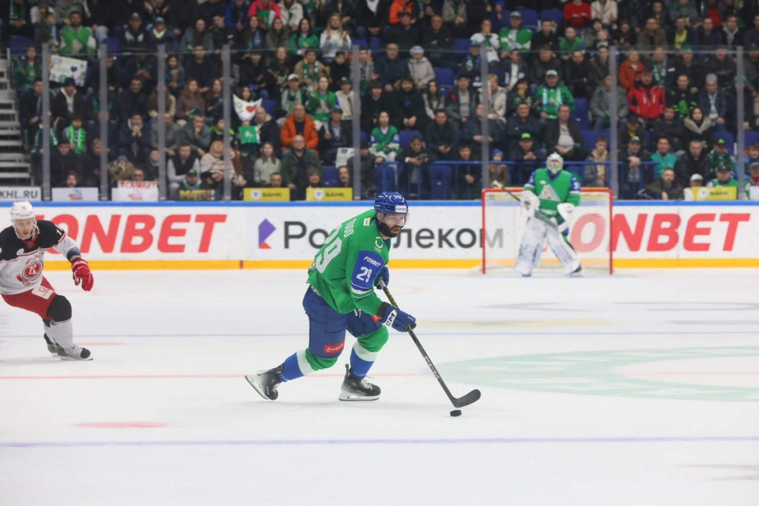 Валерий Шахов  Нападающий ХК  «Салават Юлаев» Нэйтан Тодд (№29)