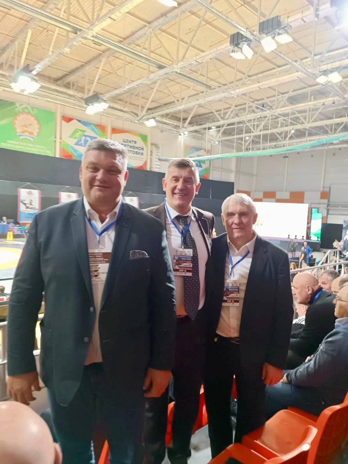 страница Евгения Абарюса во ВКонтакте  Евгений Абарюс (в центре) в Уфе на Чемпионате России по греко-римской борьбе (8 февраля 2023 года)