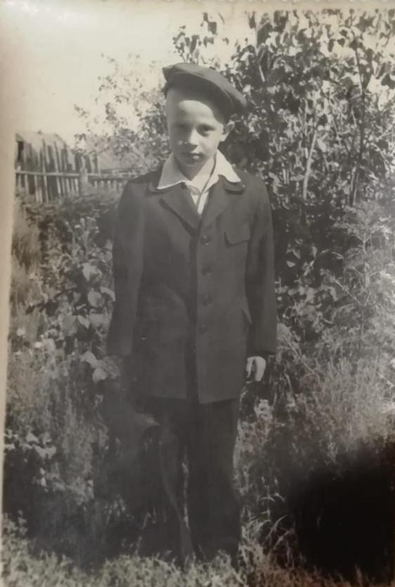 из личного архива  старший брат артиста Юрий