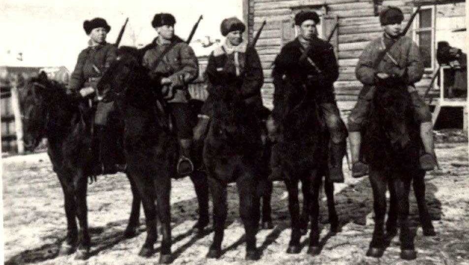 Будущие бойцы Башкавдивизии. март 1942 г. ст. Дёма