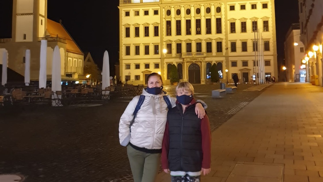 Пустой центр, через 30 мин начинается комендантский час