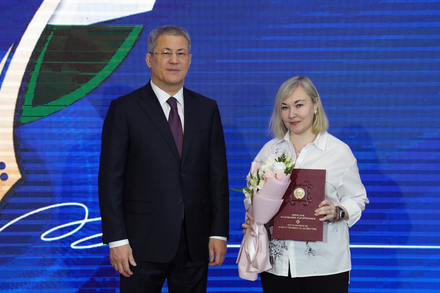 Олег Яровиков  Ответственный секретарь газеты «Молодежная газета» Ольга Пазина