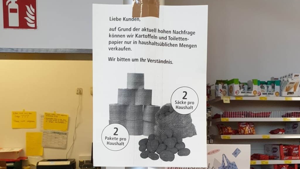 Продажа по 2 пачки бумаги на одну семью, по 2 мешка картошки на одну семью