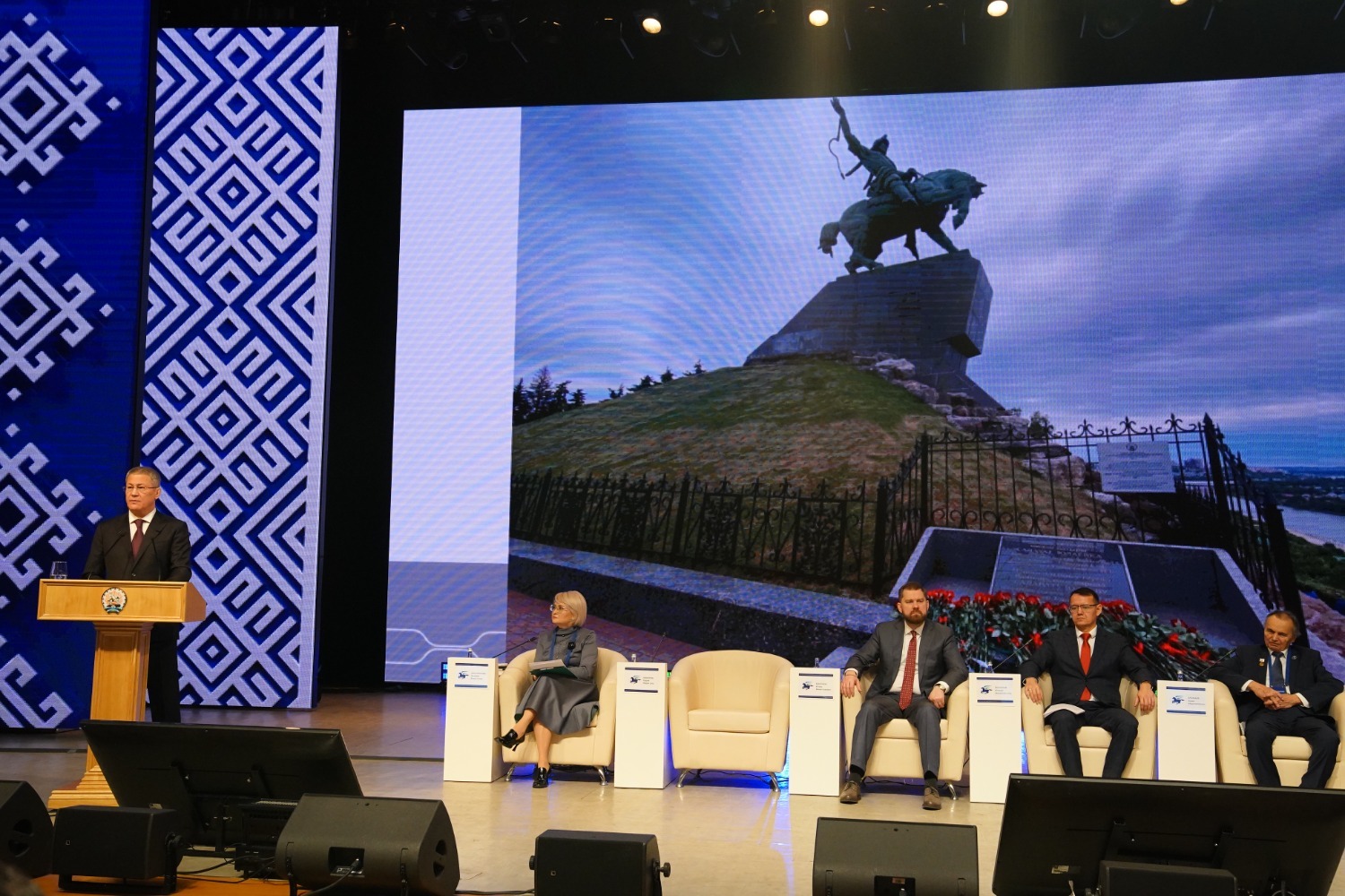 Олег Яровиков