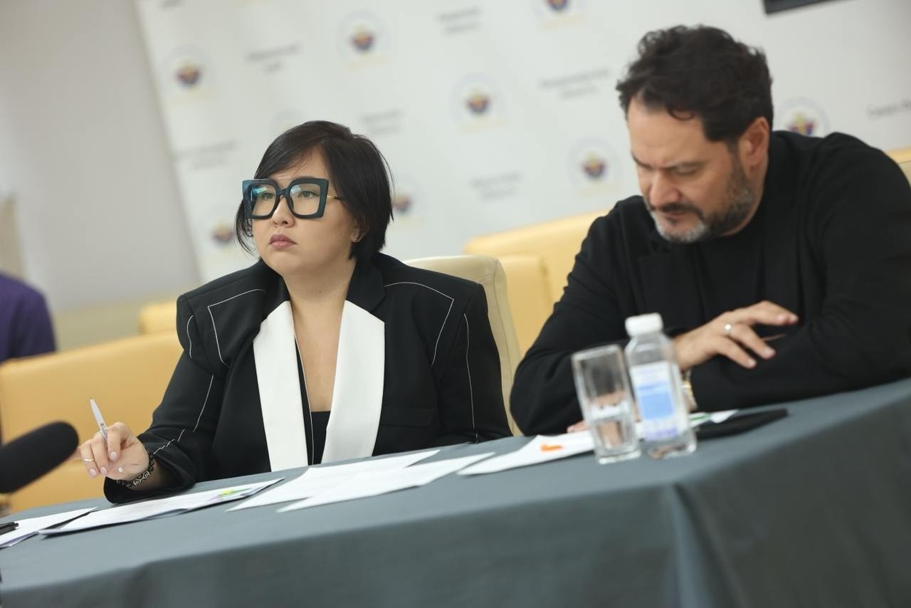 Ляйсан Сафаргулова и Ильдар Абдразаков личная страница в ВК