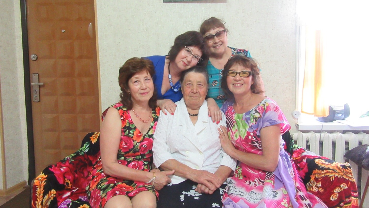 с мамой и сестрами