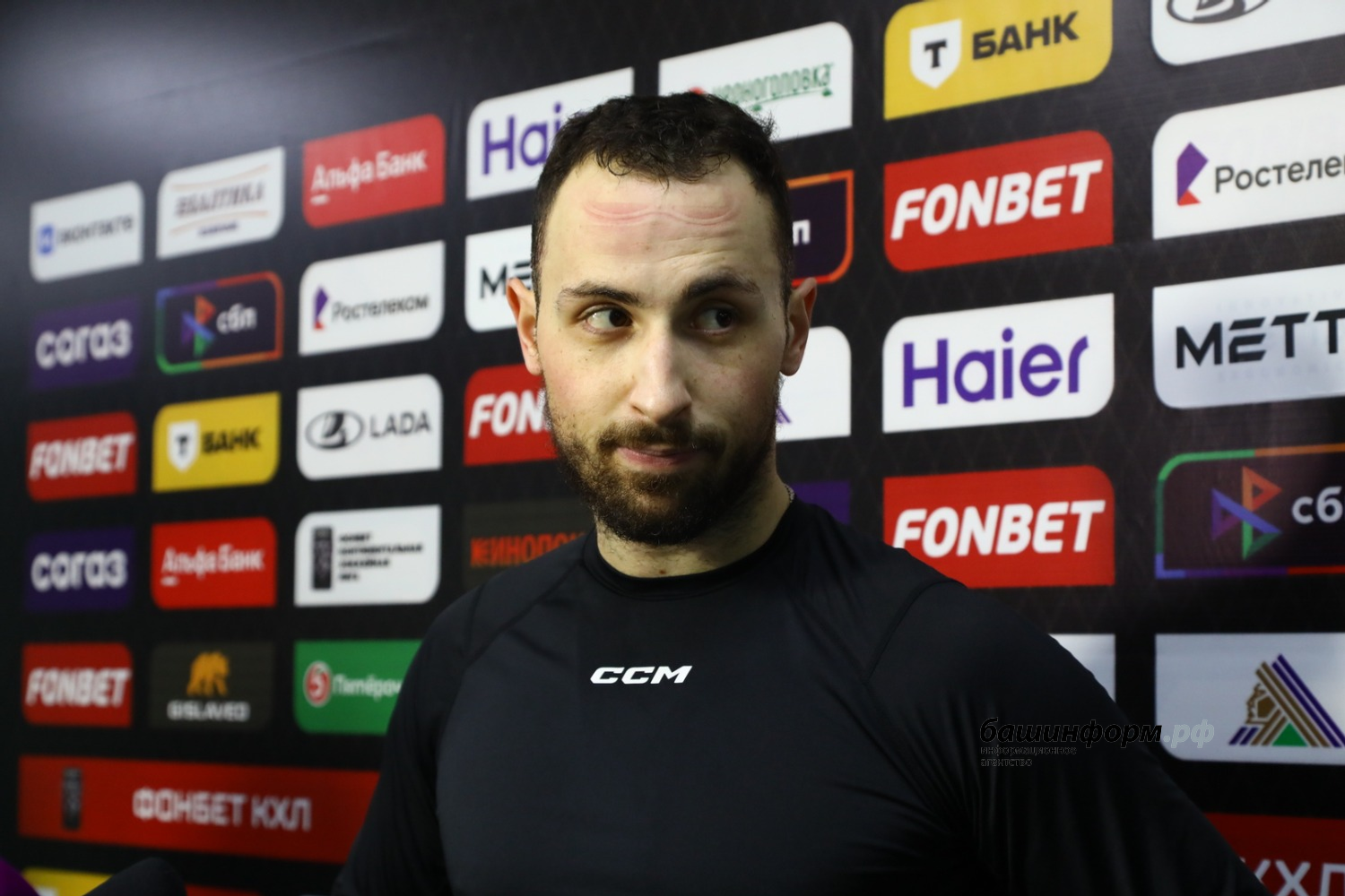 Валерий Шахов  Нападающий ХК «Салават Юлаев» Александр Хмелевский.