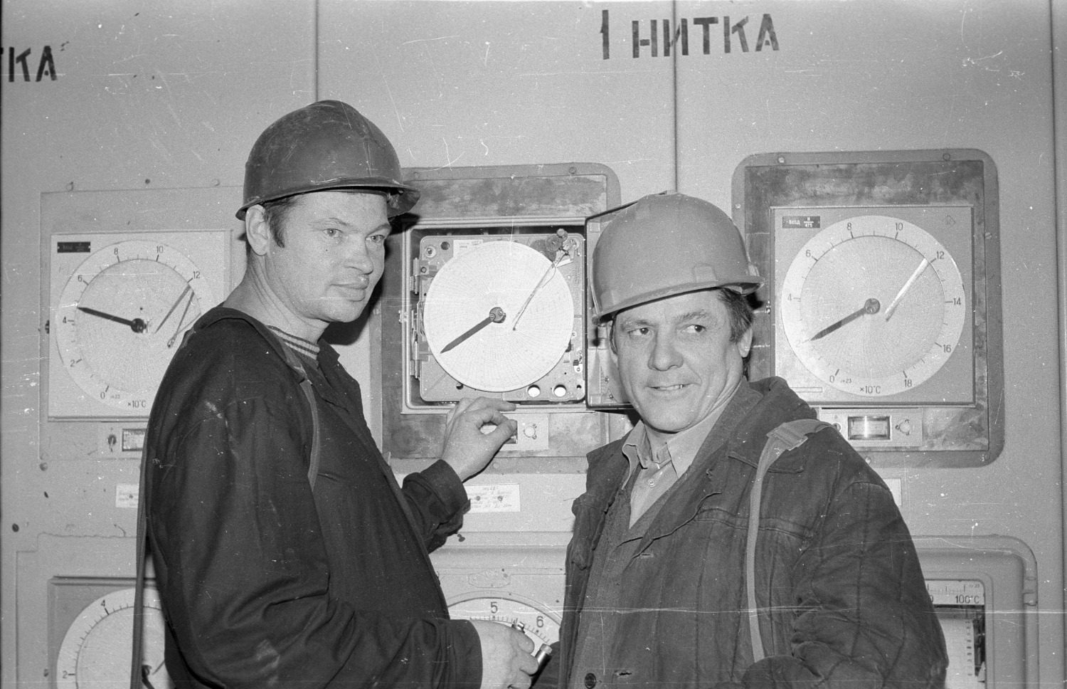 БСК предоставлено пресс-службой АО "БСК" Цех №11 Рабочий и руководитель - слесарь КИПиА и начальник отделения