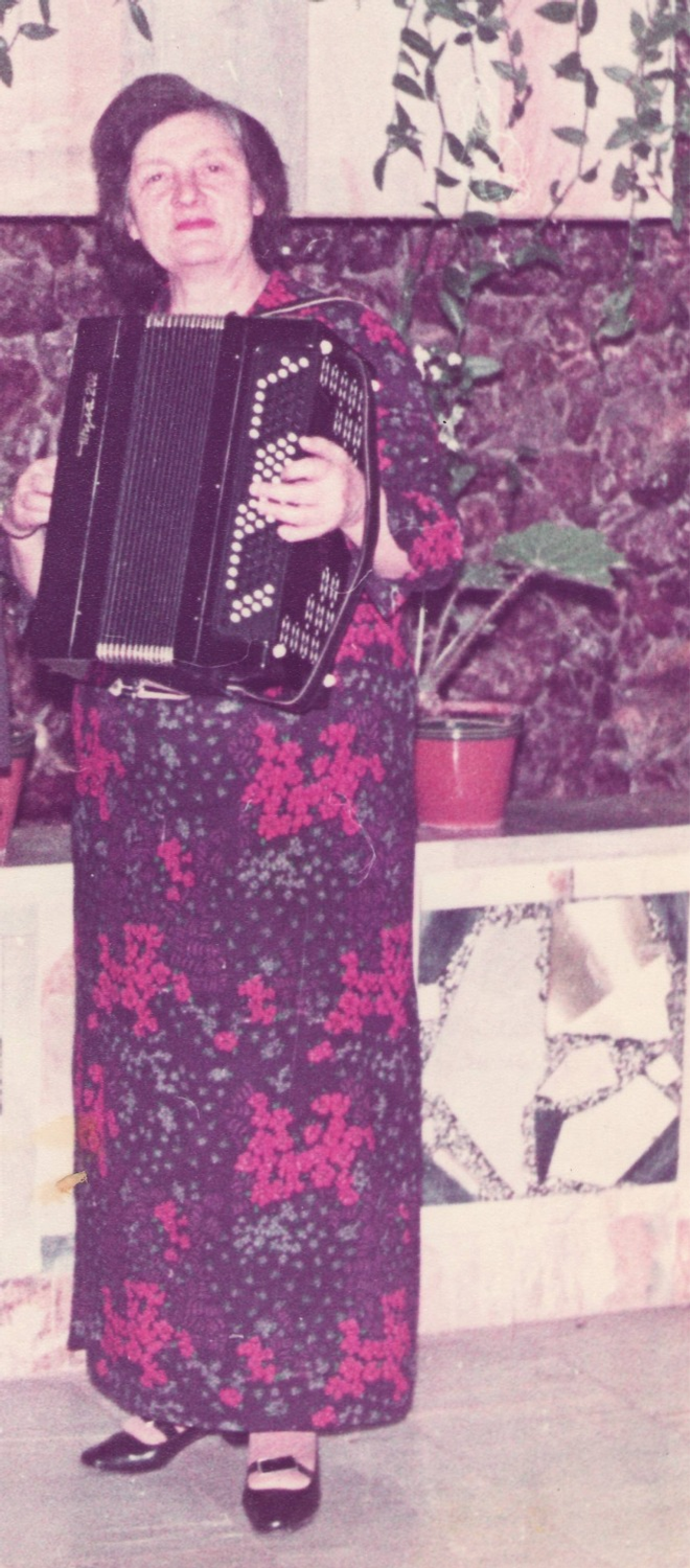 из фондов МБУК "Историко-краеведческий музей" Белебеевского района РБ  Мама артиста Нина Павловна Овчинникова