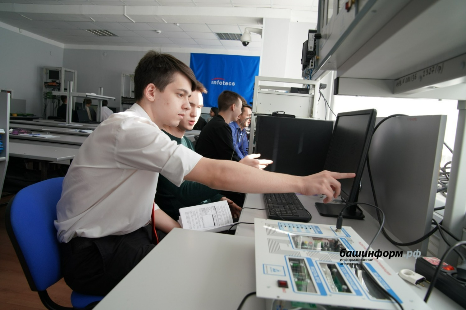 Олег Яровиков