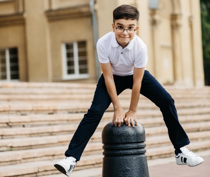 Брюки для мальчика синие (состав: вискоза 50%, полиэстер 50%) Фото: «Пеплос»