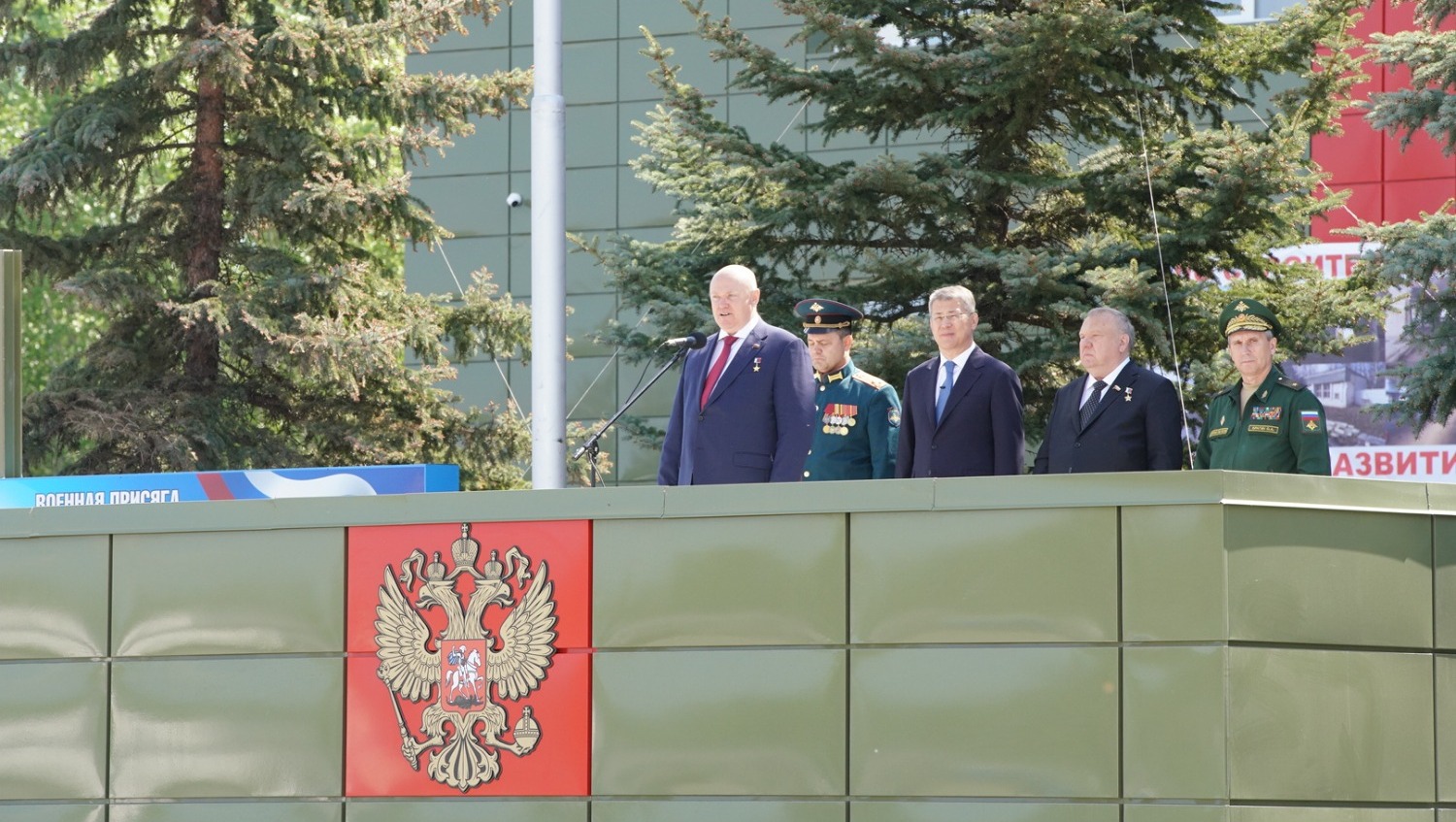 Олег Яровиков  Первый заместитель председателя Комитета Госдумы по обороне, Герой России Андрей Красов