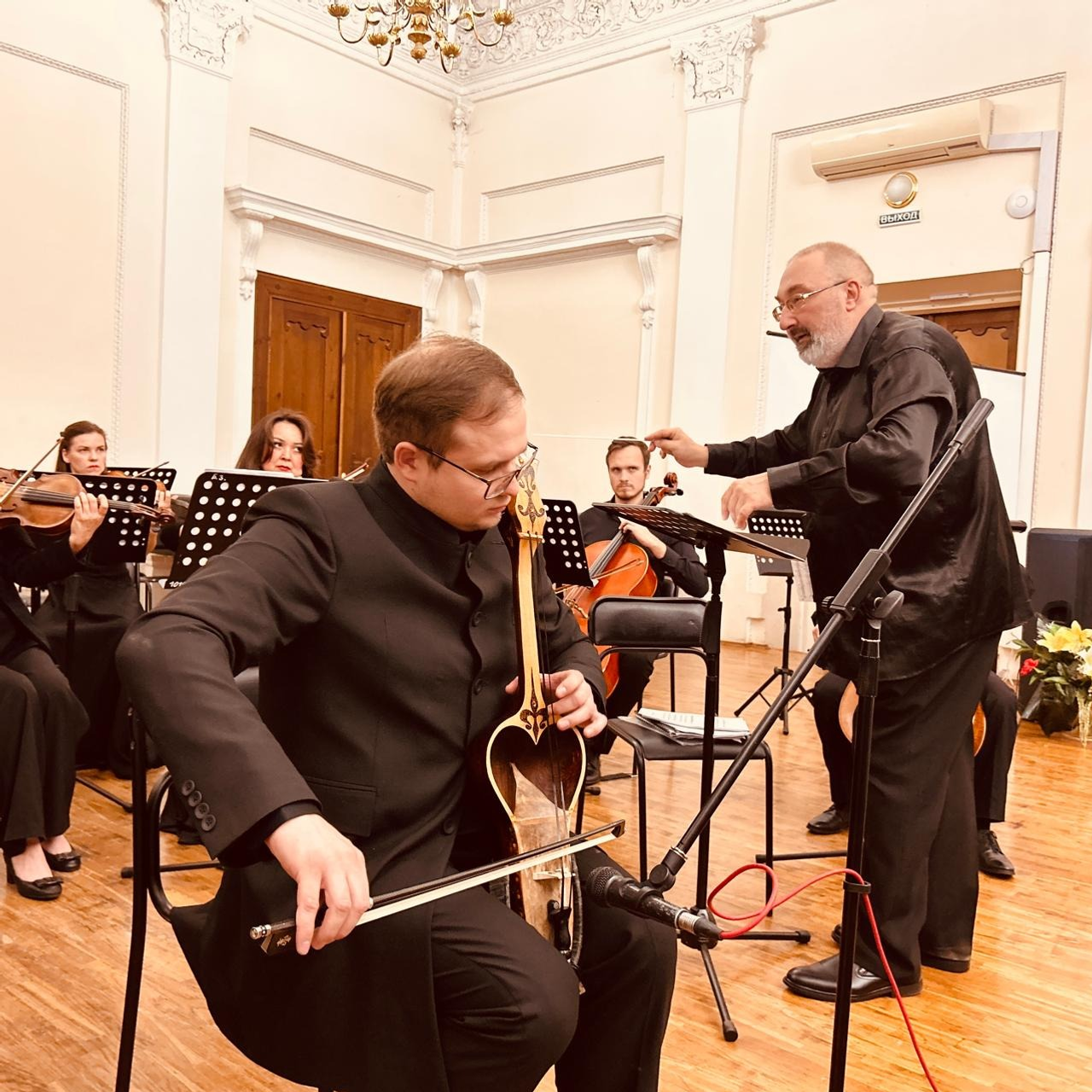 на первом плане - Ильяс Камал и Азамат Хасаншин