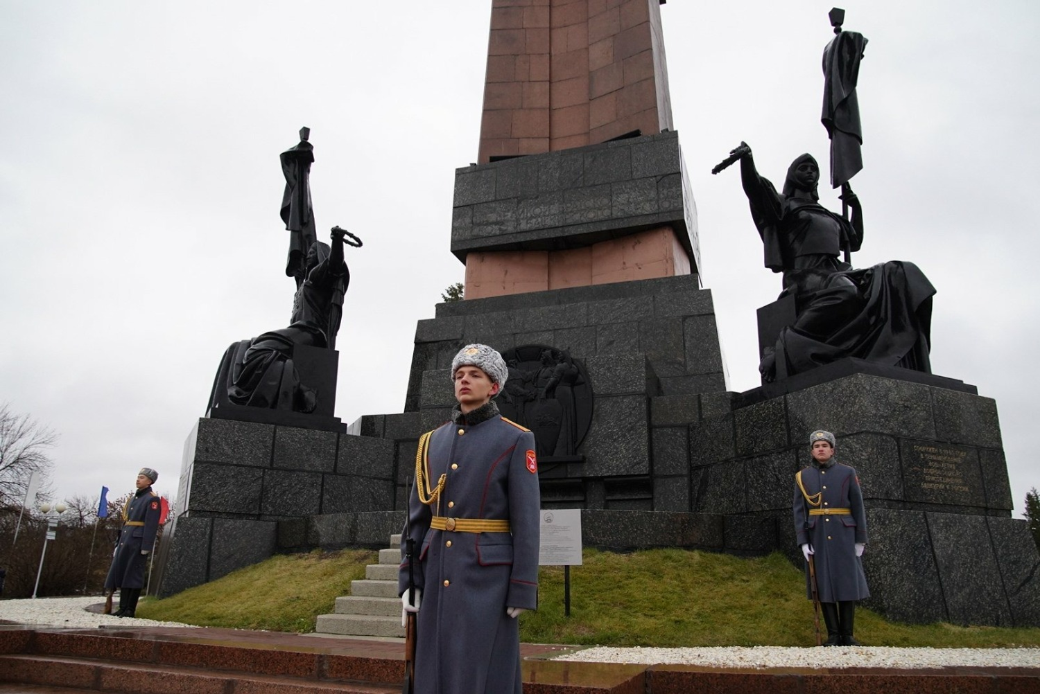 Олег Яровиков