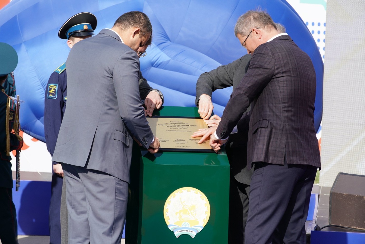 Олег Яровиков