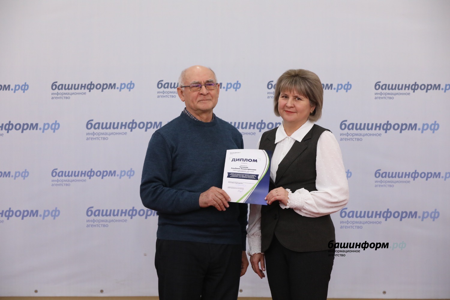 Валерий Шахов  Воспитатель детского сада № 12 («Карлугач») города Давлеканово Альбина Тукаева.