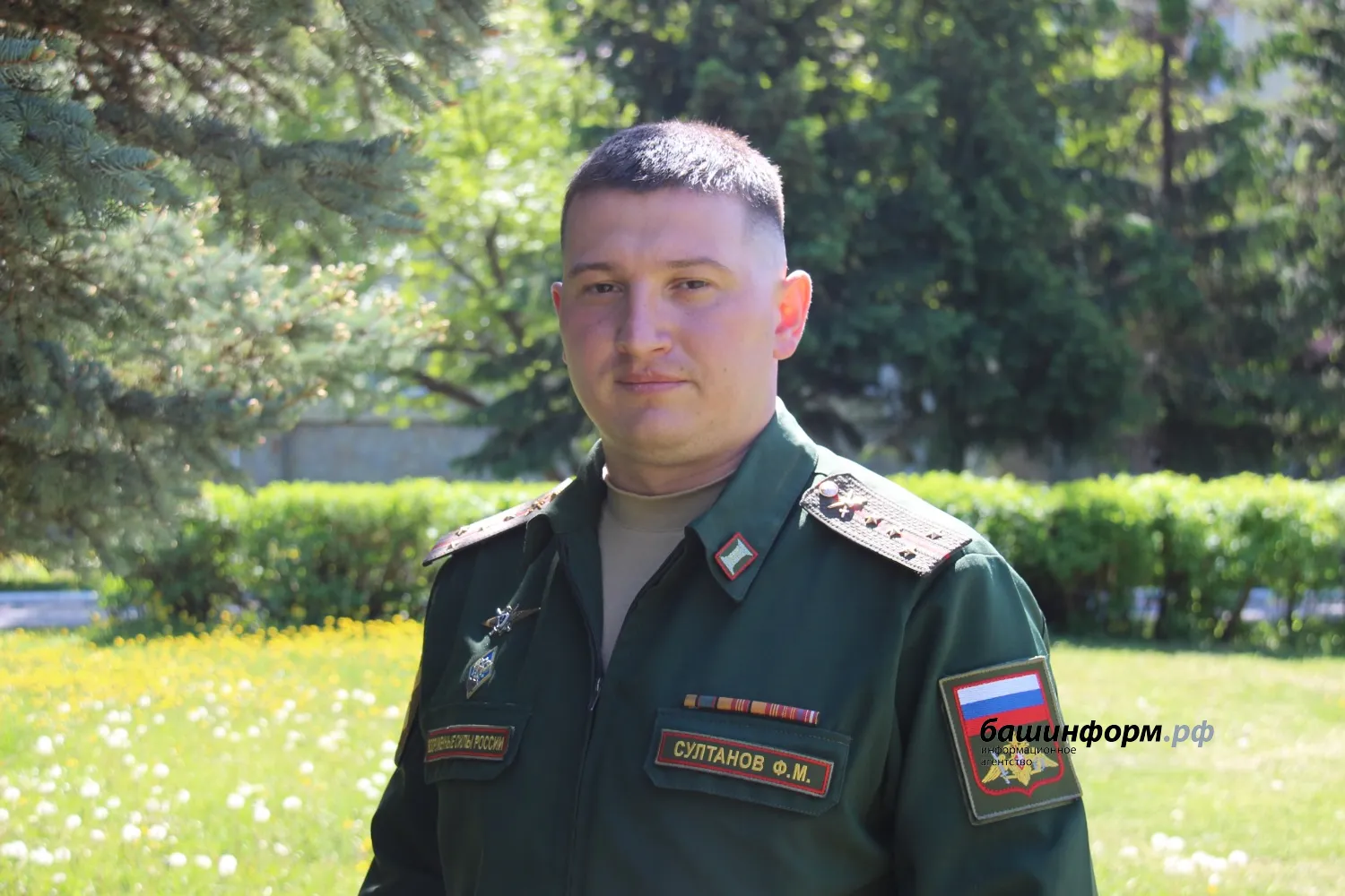 Эдуард Кускарбеков ИА «Башинформ» офицер пункта отбора на военную службу по контракту «Защитник» капитан Фадис Султанов