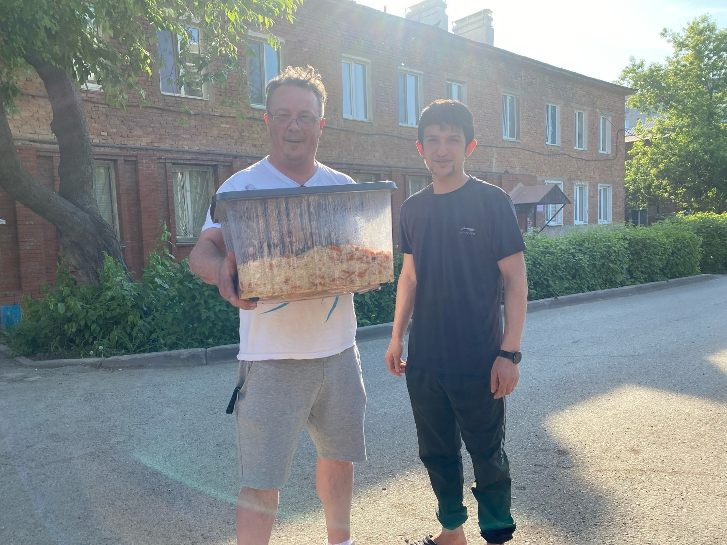 Раз в месяц Эдуар Асадуллин везет детям плов