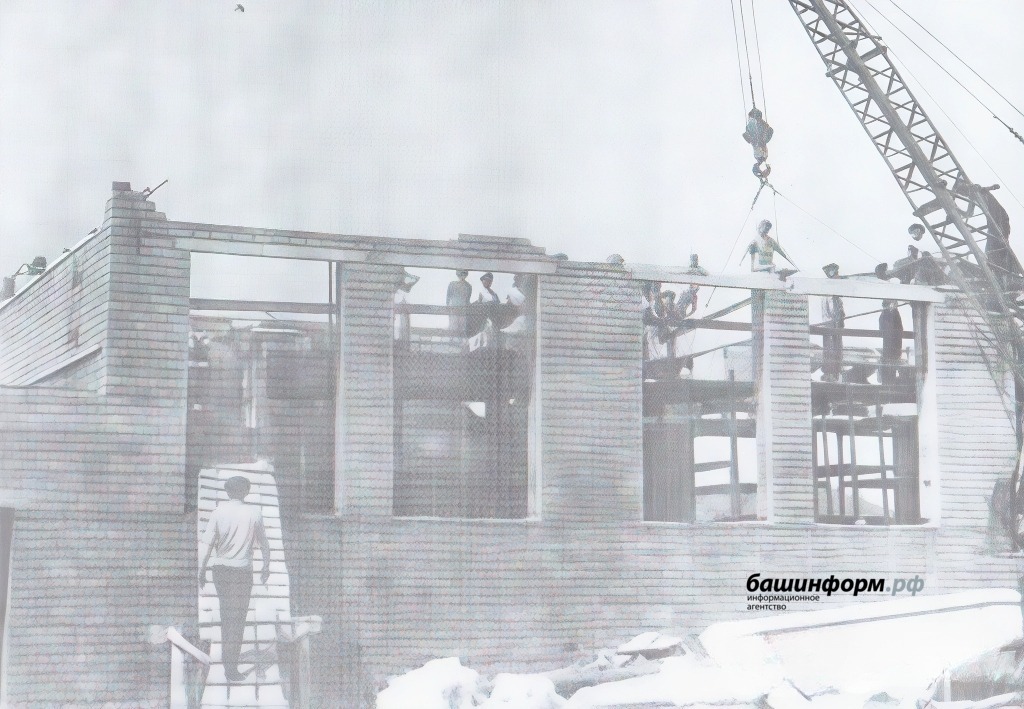 Валерий Шахов предоставлено ИА «Башинформ» Фарит Барыевич Хабиров на строительстве школы